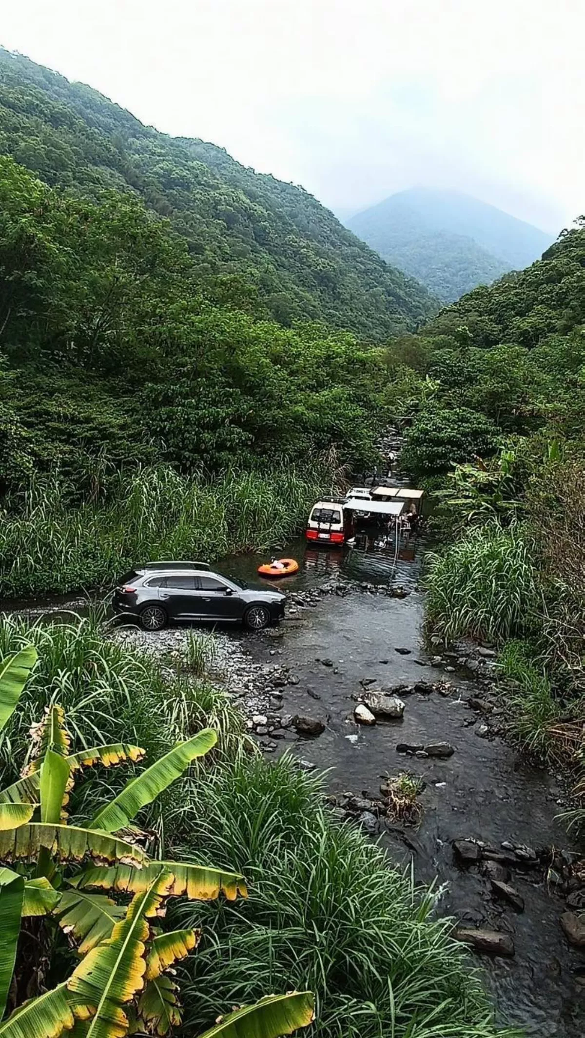 破壞生態以為休閒  車輛闖宜蘭溪床架車邊帳戲水